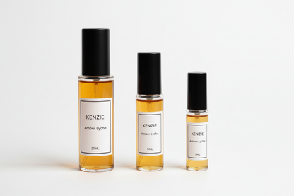 Trois decants KENZIE Amber Lyche 10ml 5ml 3ml sur fond blanc